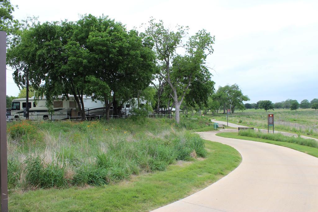 Travelers World Rv Resort ซานอันโตนิโอ ภายนอก รูปภาพ