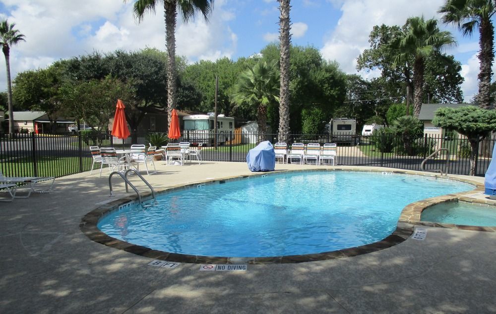 Travelers World Rv Resort ซานอันโตนิโอ ภายนอก รูปภาพ