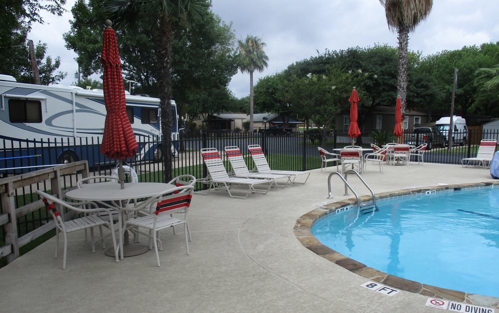 Travelers World Rv Resort ซานอันโตนิโอ ภายนอก รูปภาพ