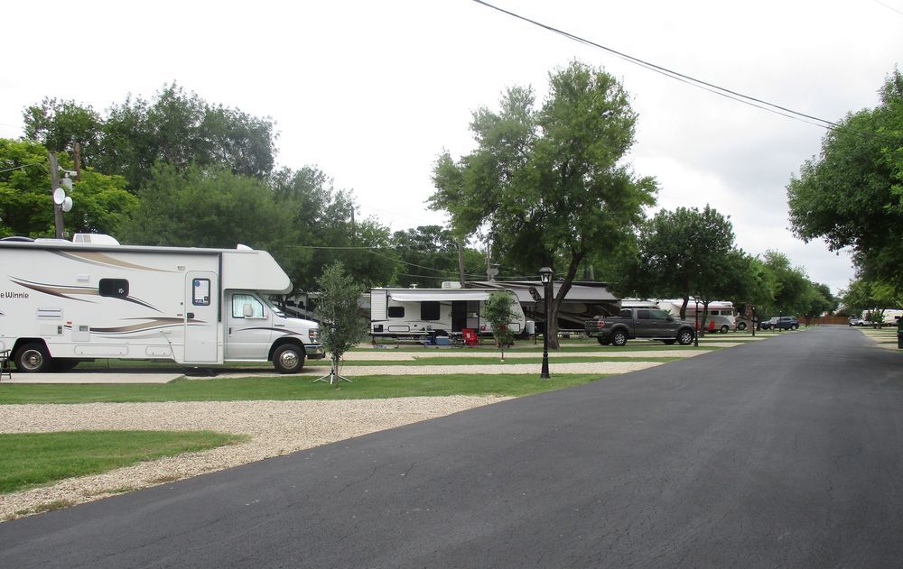 Travelers World Rv Resort ซานอันโตนิโอ ภายนอก รูปภาพ